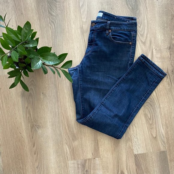 LOFT "Curvy Skinny" Jeans in Dark Blue Wash - Picture 11 of 11